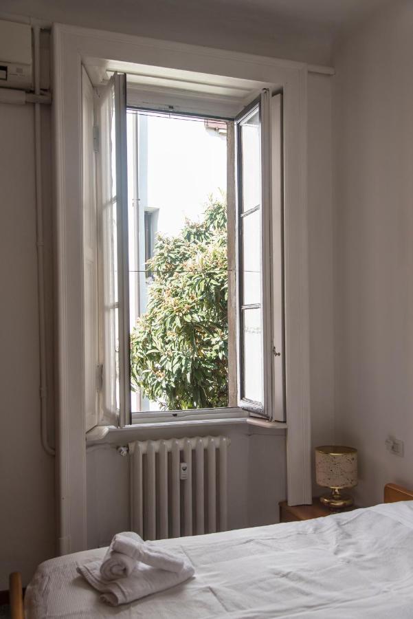 Peaceful Court Apartment In Shopping District Milán Exteriér fotografie