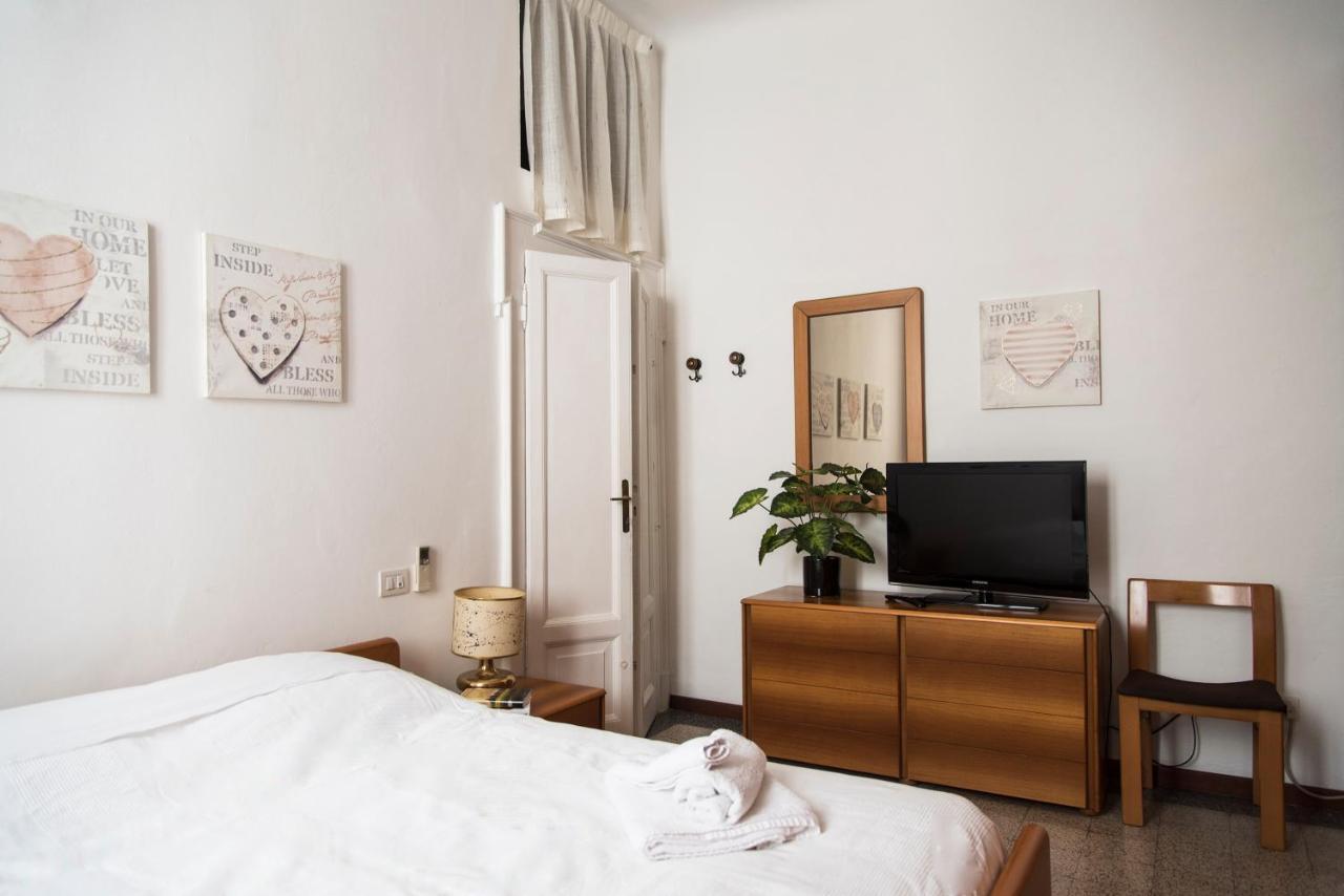 Peaceful Court Apartment In Shopping District Milán Exteriér fotografie